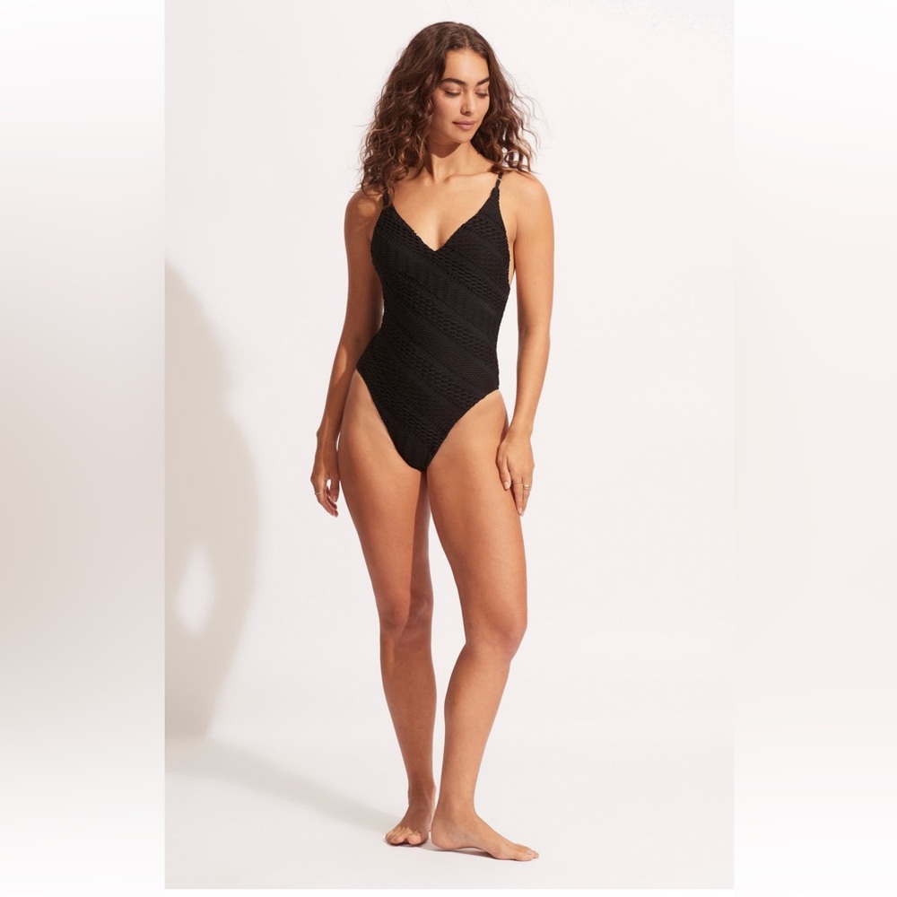 NwT Seafolly Marrakesh V-Neck One-Piece Swimsuit
BLACK, Size 4 US Au8